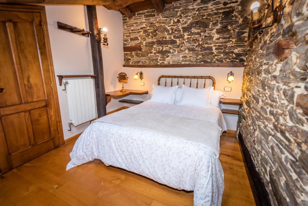 Apartamentos Rurales Casa Riveras Санта-Эулалия-де-Оскос Экстерьер фото