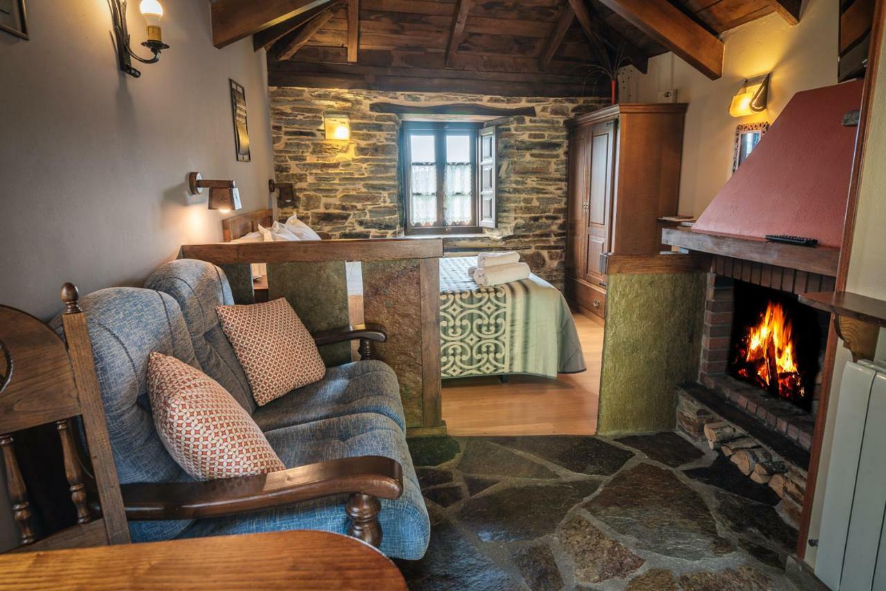 Apartamentos Rurales Casa Riveras Санта-Эулалия-де-Оскос Экстерьер фото